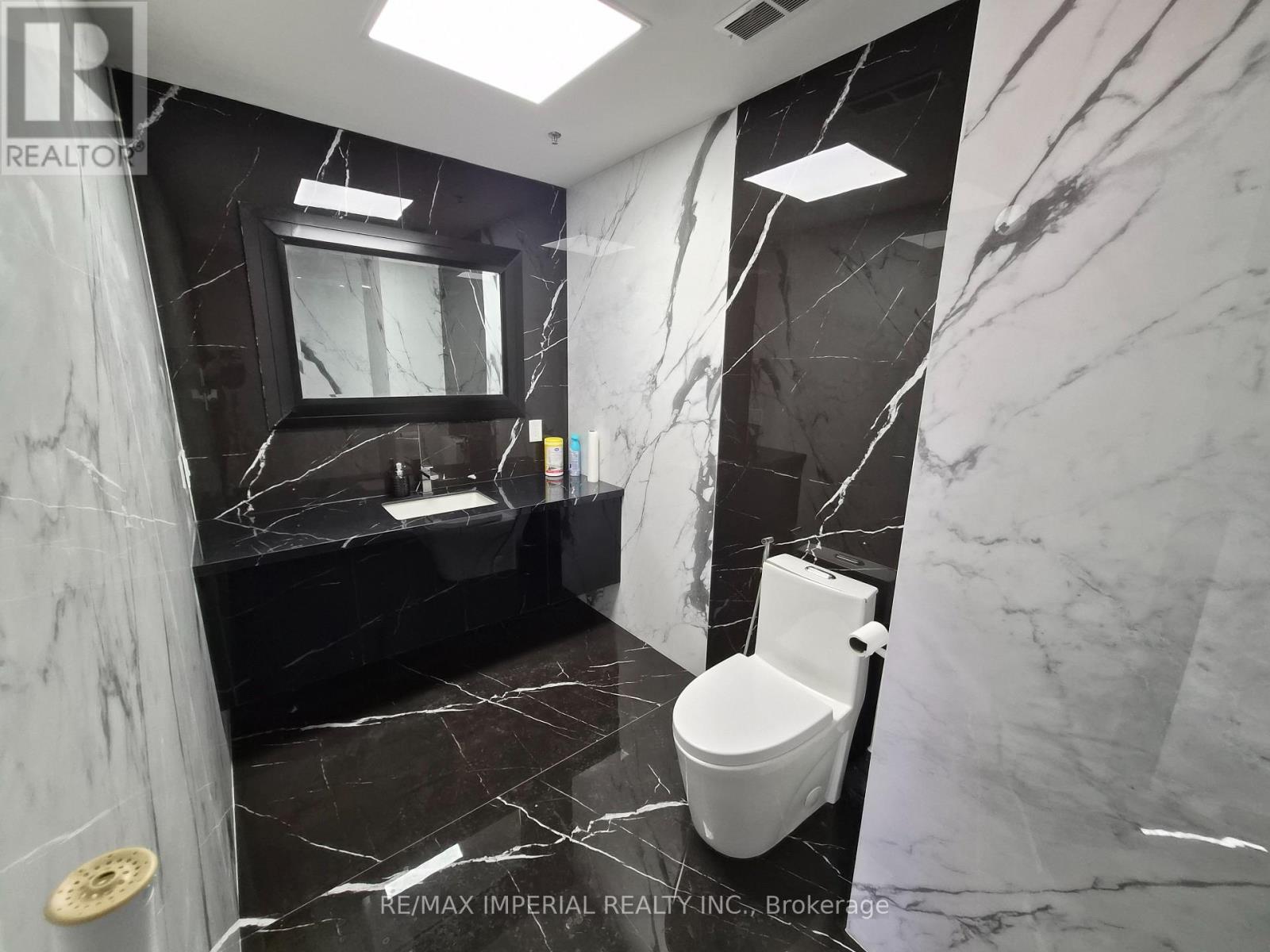 10376 Yonge Street, Richmond Hill, Ontario  L4C 3B8 - Photo 5 - N12969868