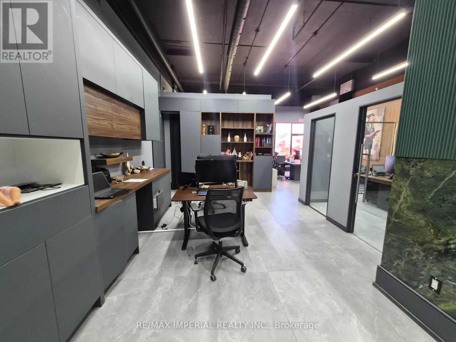 10376 Yonge Street, Richmond Hill, Ontario  L4C 3B8 - Photo 8 - N12969868