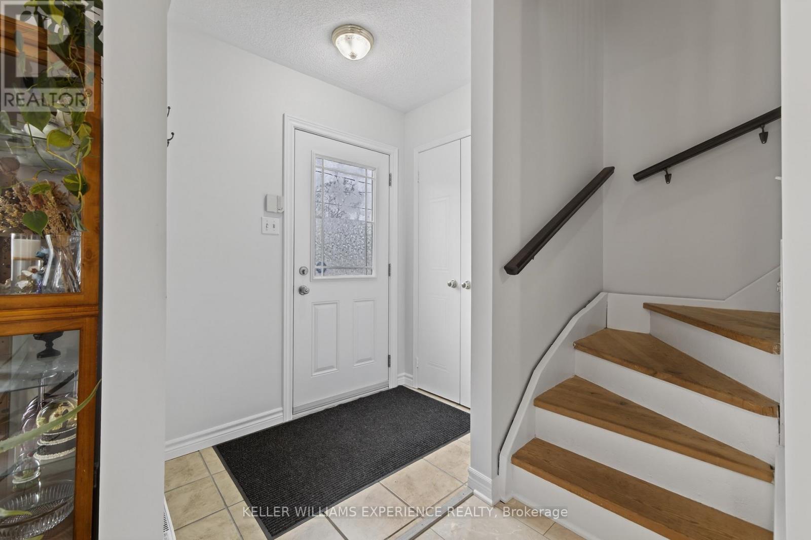 125 Simcoe Street, Essa (Angus), Ontario  L0M 1B0 - Photo 5 - N12969932