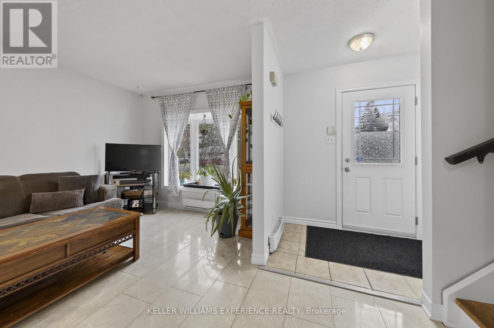 125 Simcoe Street, Essa (Angus), Ontario  L0M 1B0 - Photo 6 - N12969932