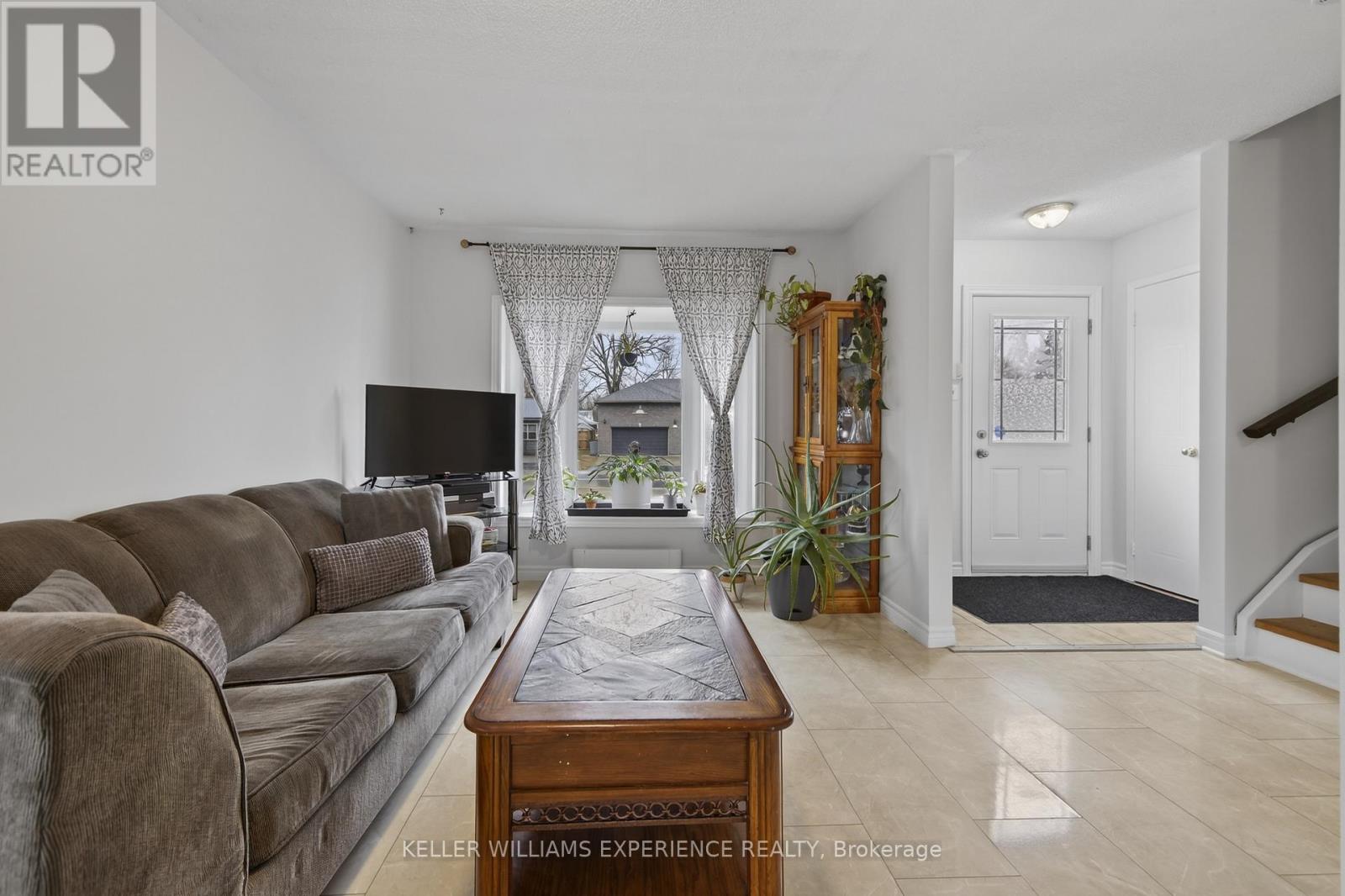 125 Simcoe Street, Essa (Angus), Ontario  L0M 1B0 - Photo 7 - N12969932