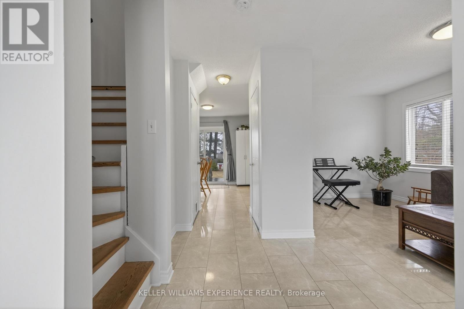 125 Simcoe Street, Essa (Angus), Ontario  L0M 1B0 - Photo 8 - N12969932