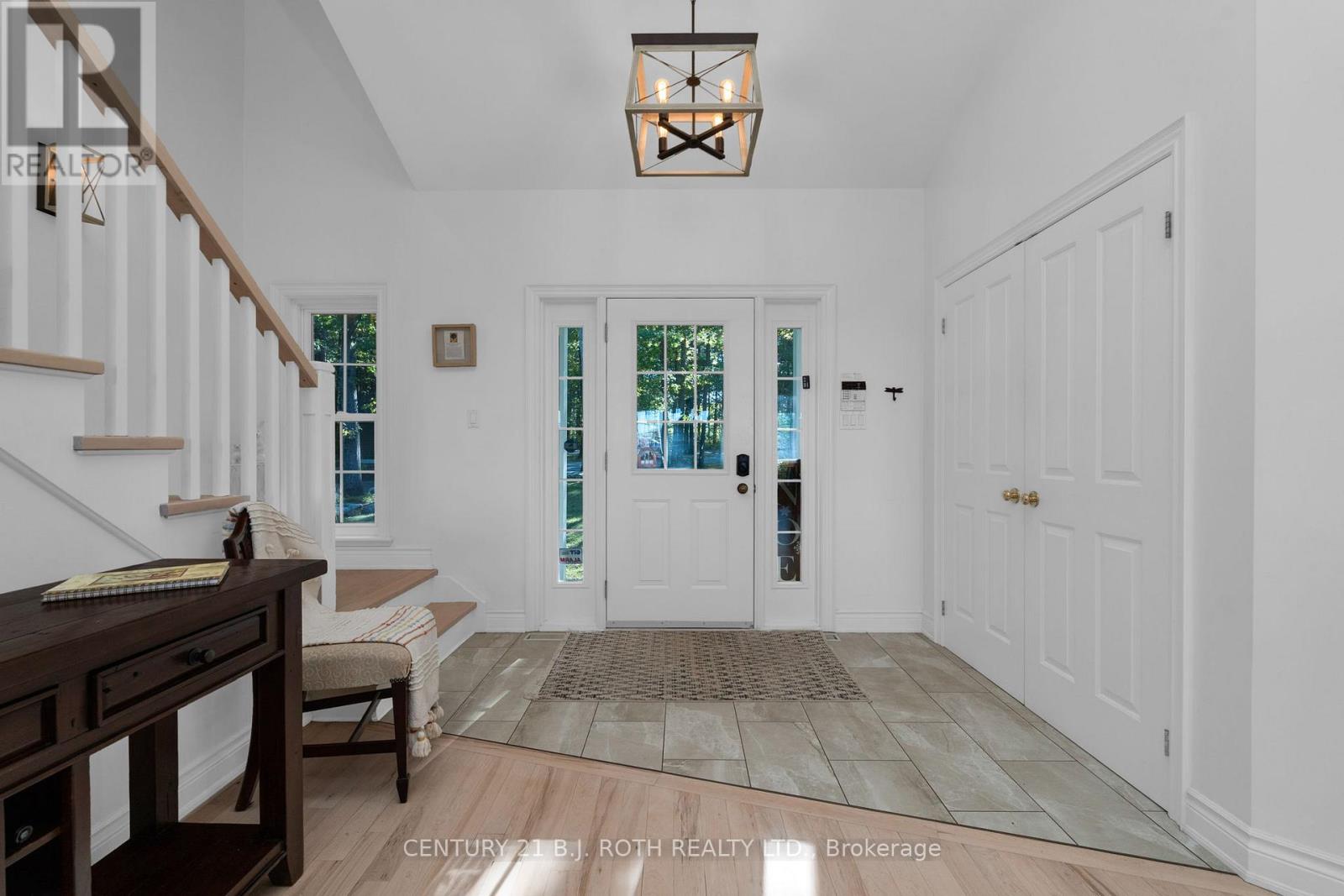 2710 Portage Trail, Springwater, Ontario  L9X 0J3 - Photo 4 - S12969506