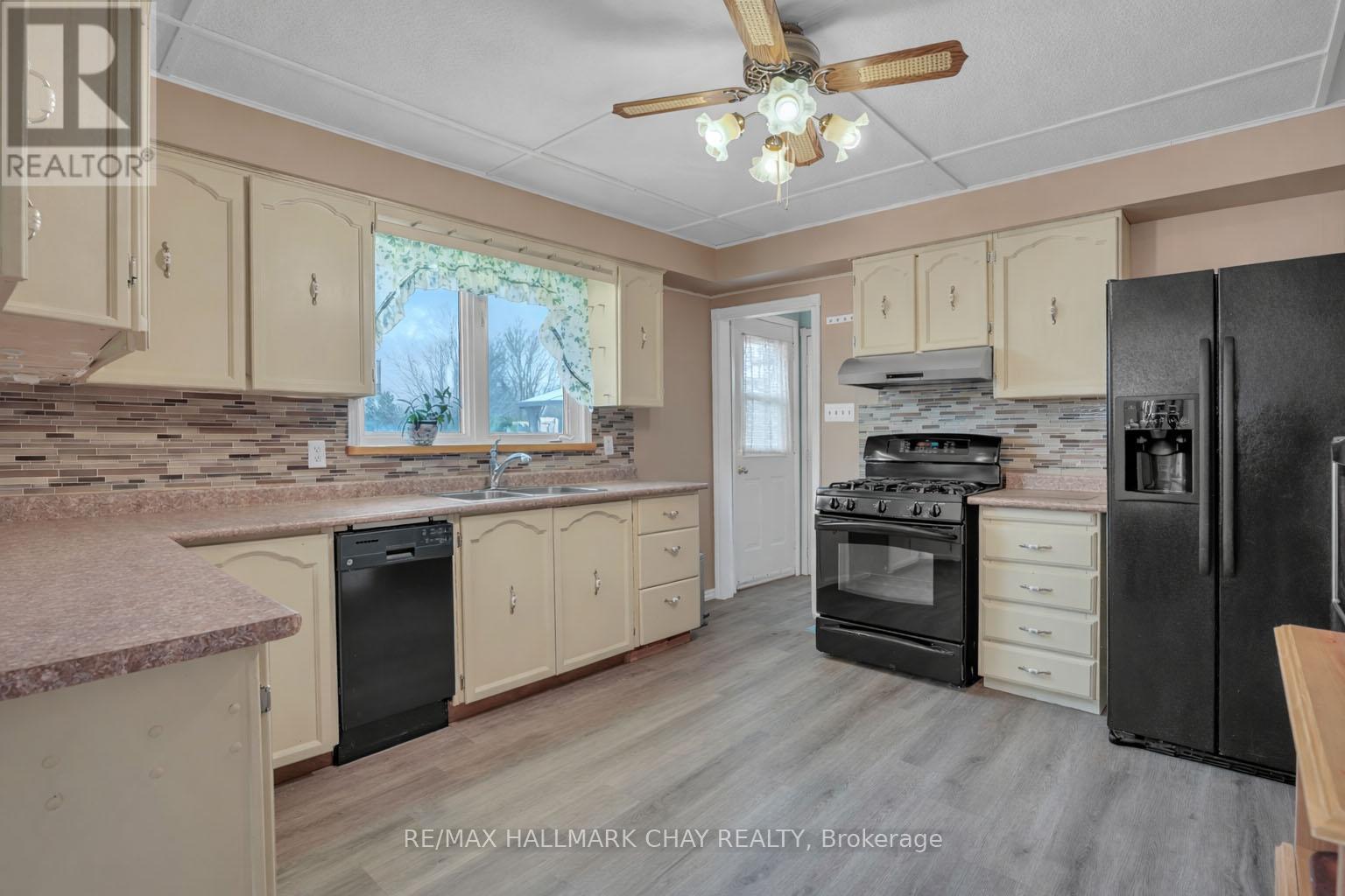 8315 93 Highway, Tiny, Ontario  L0K 2E0 - Photo 11 - S12969572