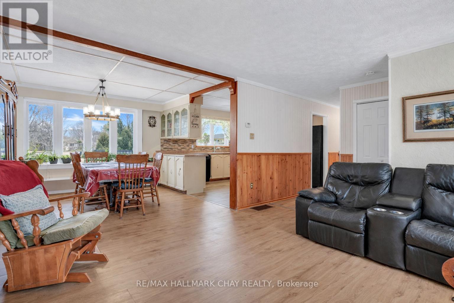 8315 93 Highway, Tiny, Ontario  L0K 2E0 - Photo 7 - S12969572