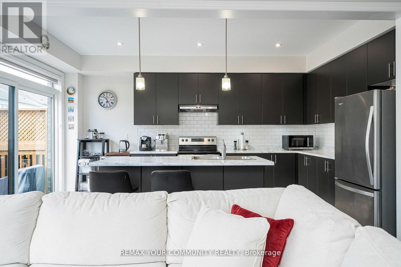 153 Terry Fox Drive, Barrie, Ontario  L9S 2Z8 - Photo 17 - S12969730