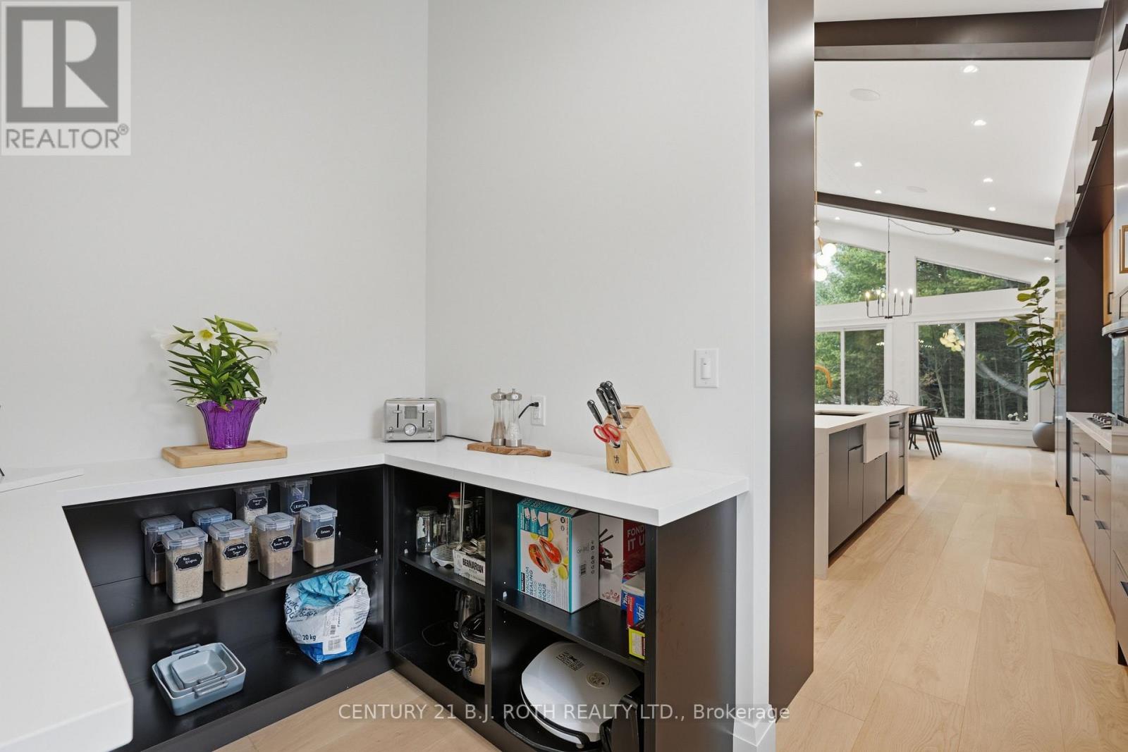 31 Marni Lane, Springwater, Ontario  L0L 2K0 - Photo 12 - S12969846