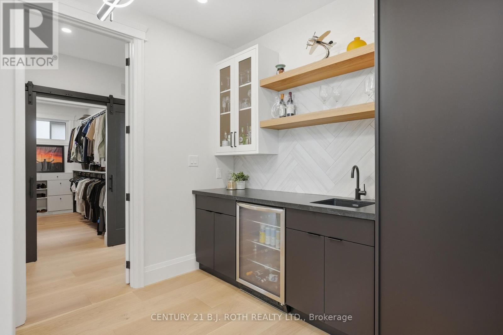 31 Marni Lane, Springwater, Ontario  L0L 2K0 - Photo 13 - S12969846