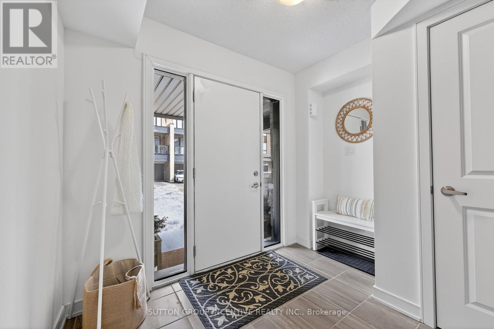 46 Spry Lane, Barrie, Ontario  L9J 0N6 - Photo 4 - S12969858