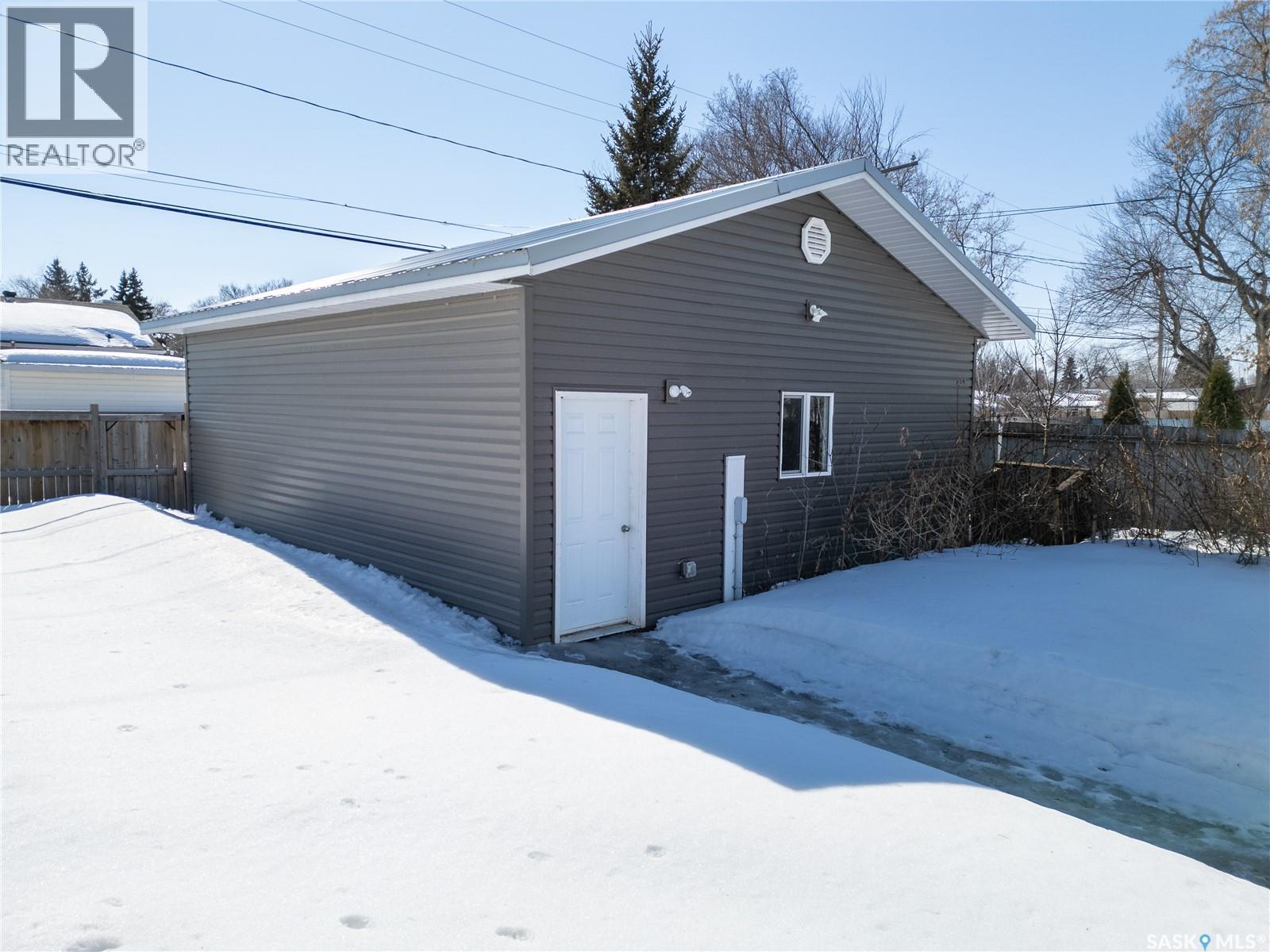 1371 River Street E, Prince Albert, Saskatchewan  S6V 0B8 - Photo 3 - SK032297