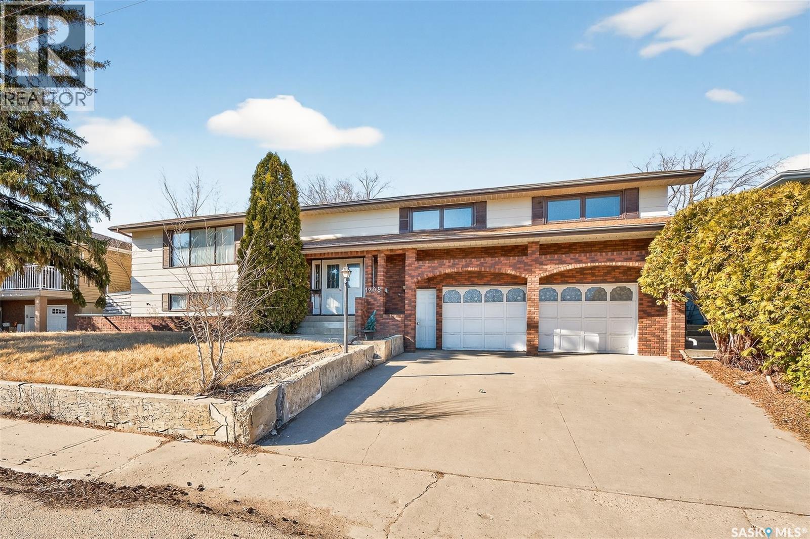 1208 Athabasca STREET W, Moose Jaw, Saskatchewan