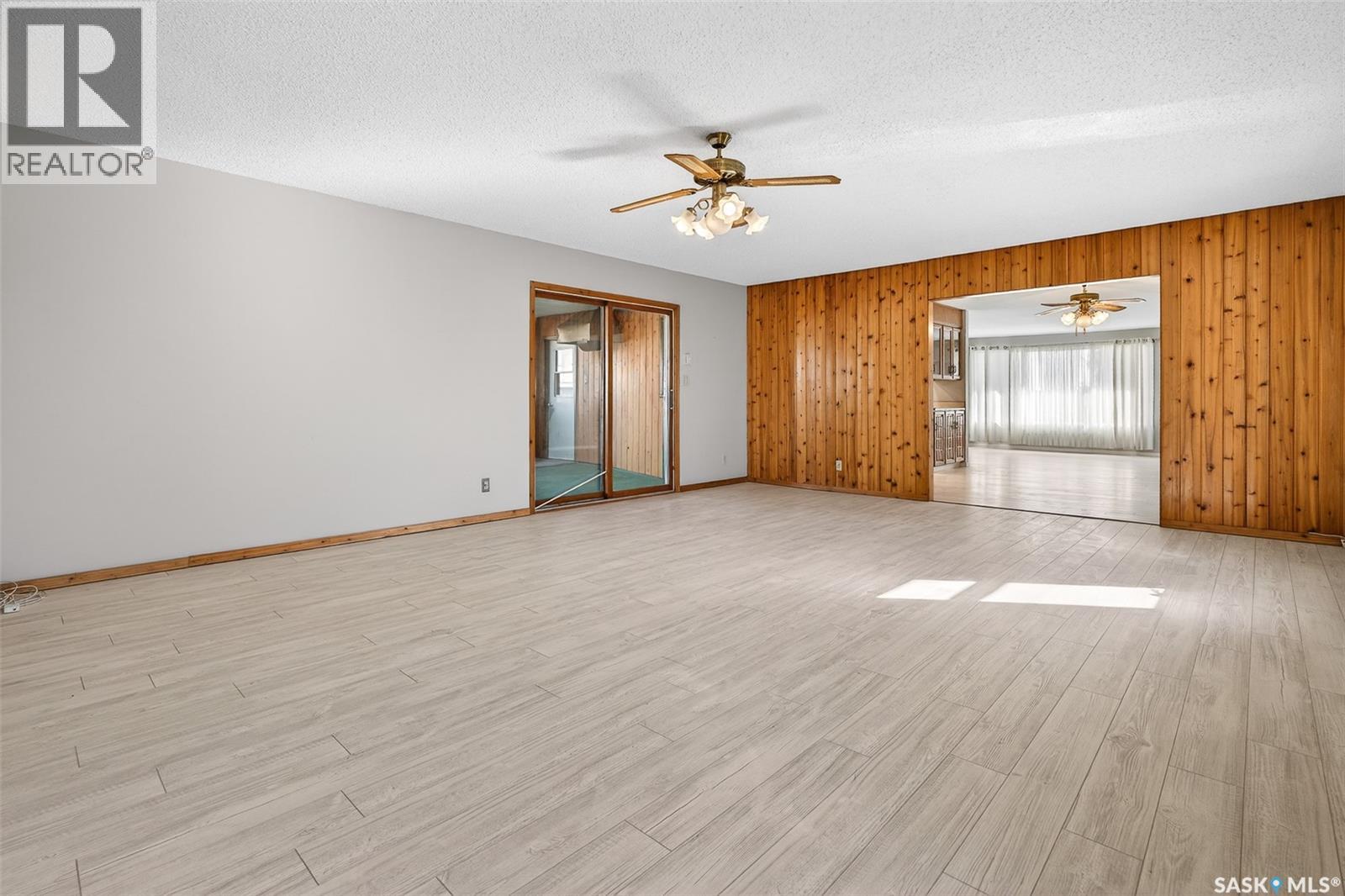 1208 Athabasca Street W, Moose Jaw, Saskatchewan  S6H 6C6 - Photo 16 - SK032233