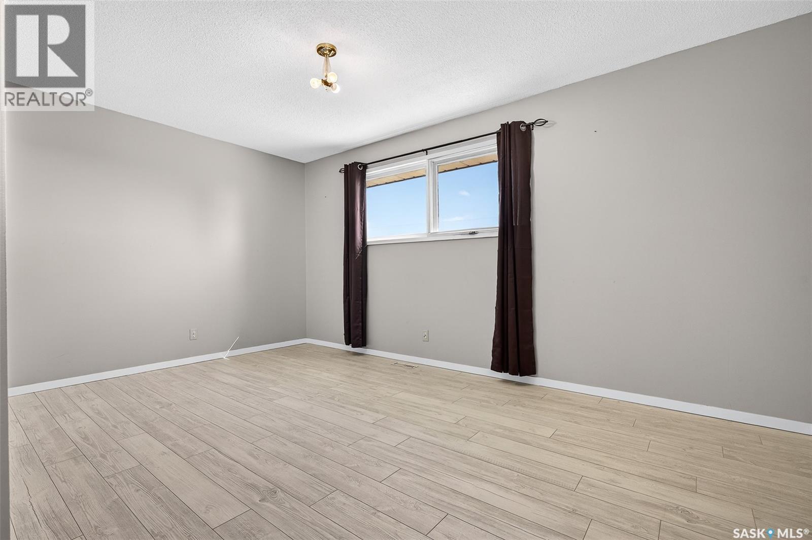 1208 Athabasca Street W, Moose Jaw, Saskatchewan  S6H 6C6 - Photo 24 - SK032233