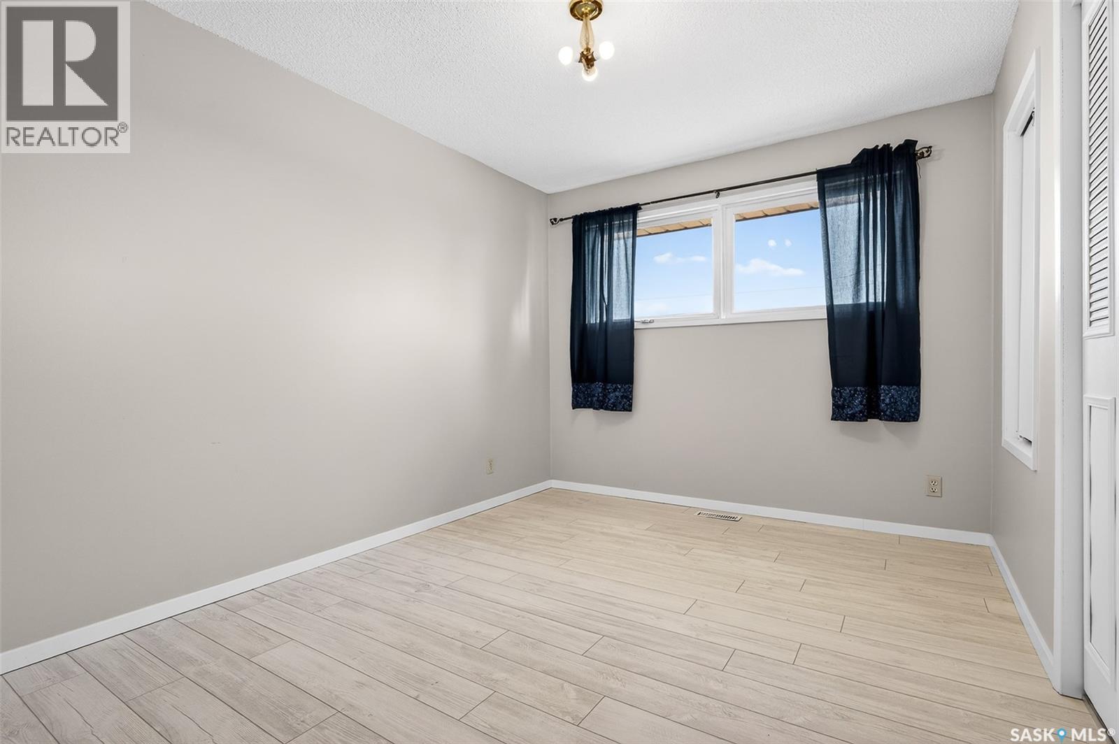 1208 Athabasca Street W, Moose Jaw, Saskatchewan  S6H 6C6 - Photo 26 - SK032233