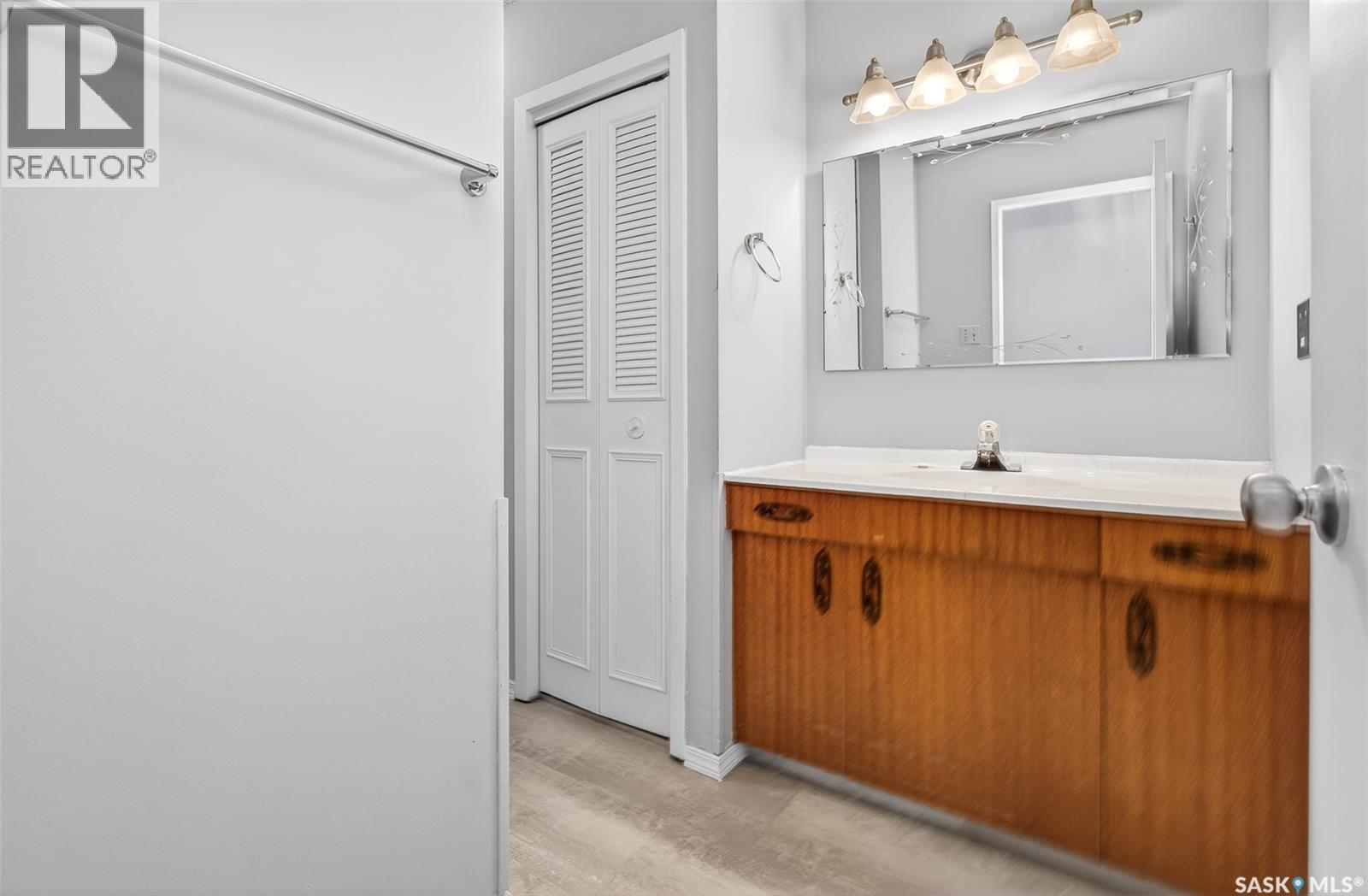 1208 Athabasca Street W, Moose Jaw, Saskatchewan  S6H 6C6 - Photo 28 - SK032233