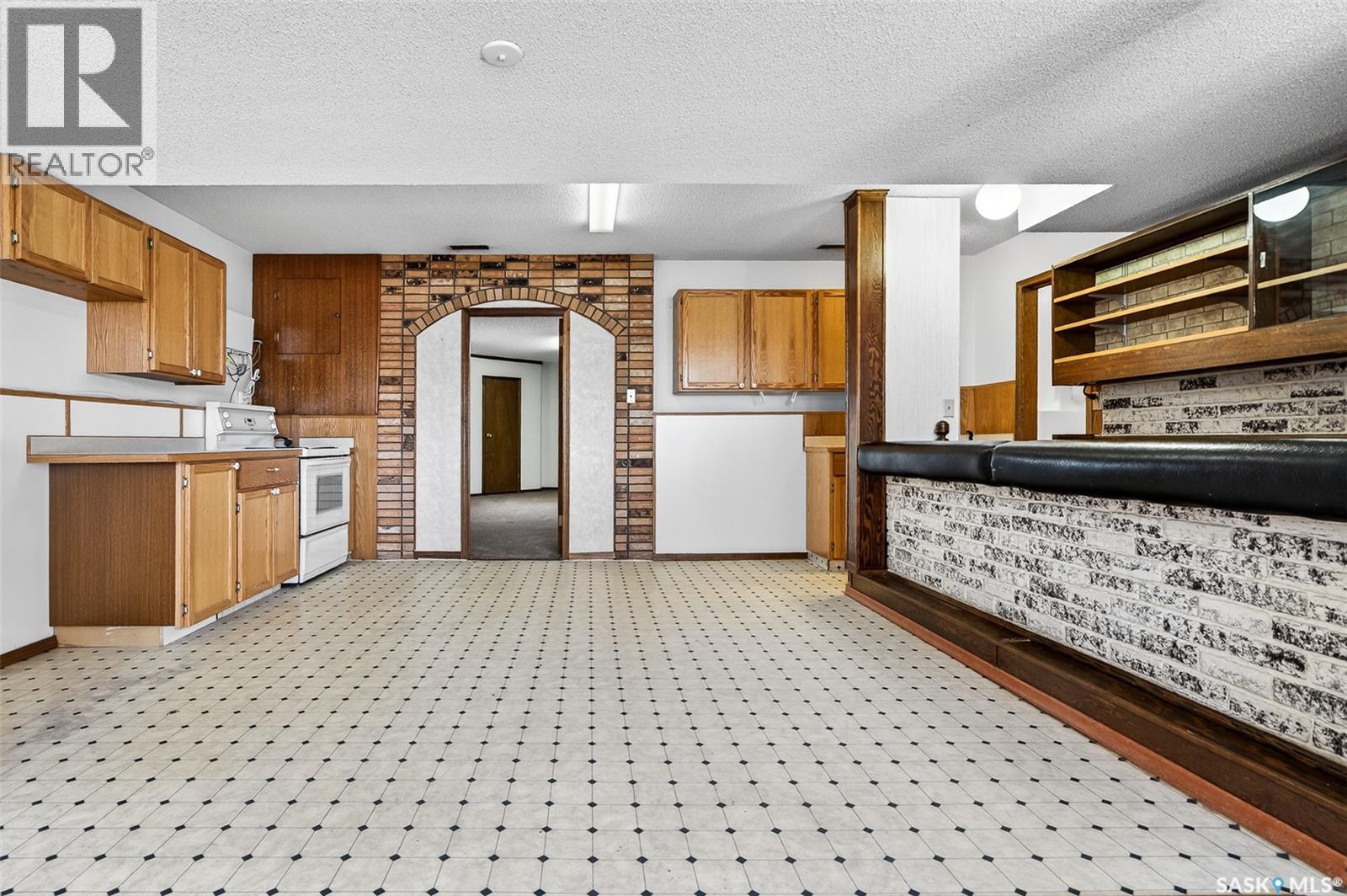 1208 Athabasca Street W, Moose Jaw, Saskatchewan  S6H 6C6 - Photo 36 - SK032233