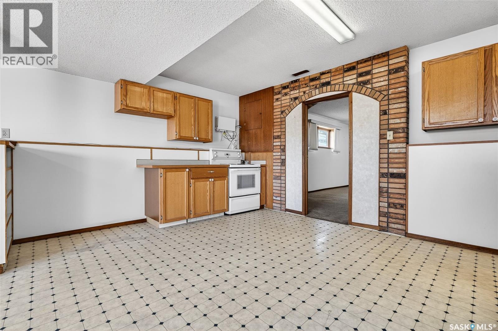 1208 Athabasca Street W, Moose Jaw, Saskatchewan  S6H 6C6 - Photo 39 - SK032233