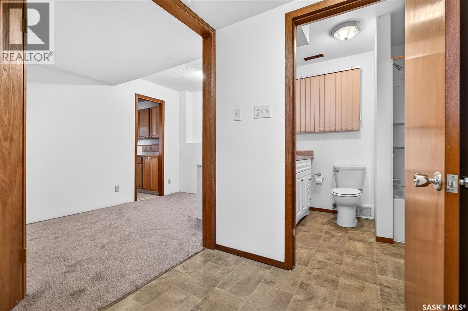 1208 Athabasca Street W, Moose Jaw, Saskatchewan  S6H 6C6 - Photo 43 - SK032233