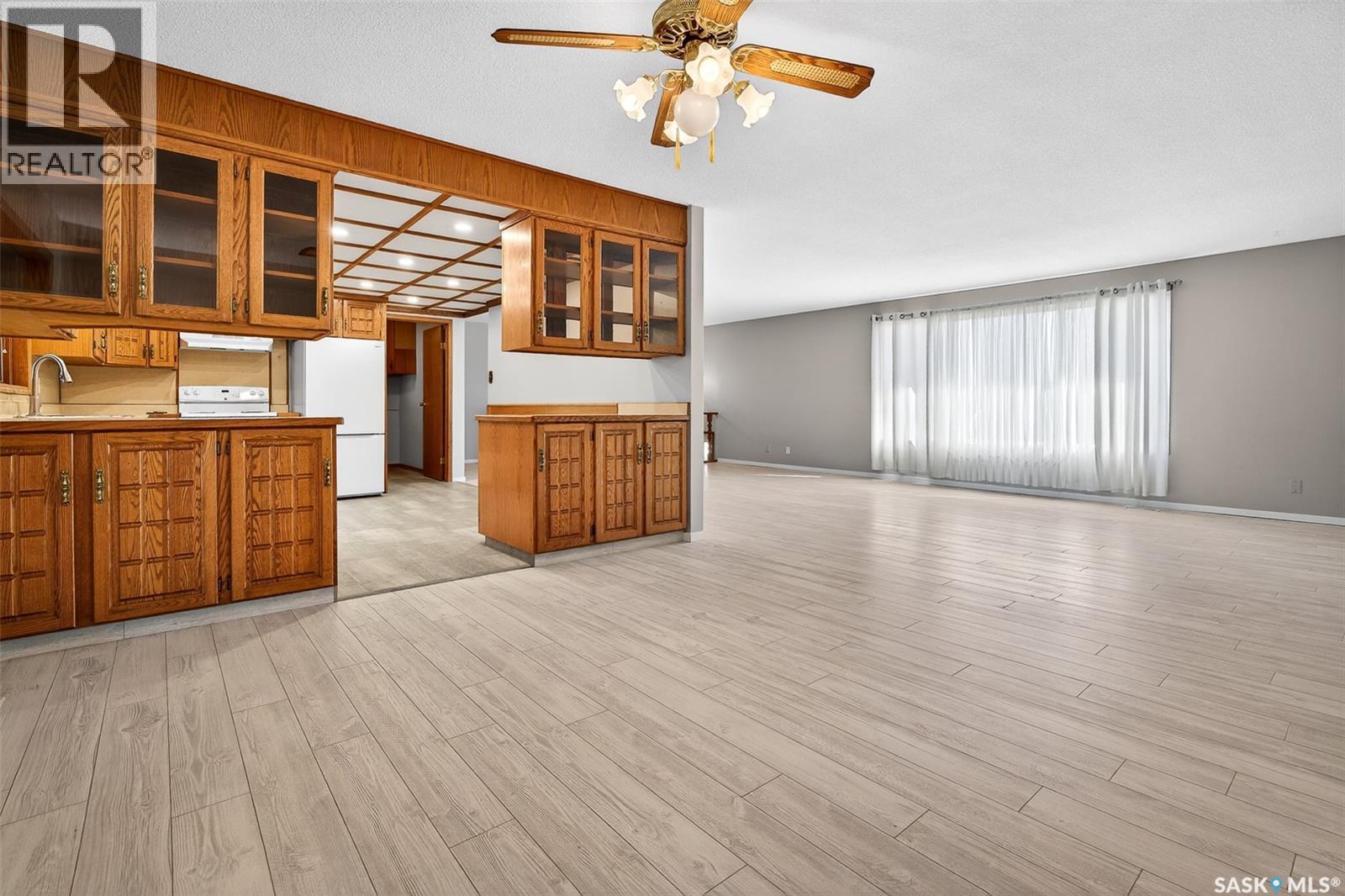 1208 Athabasca Street W, Moose Jaw, Saskatchewan  S6H 6C6 - Photo 8 - SK032233