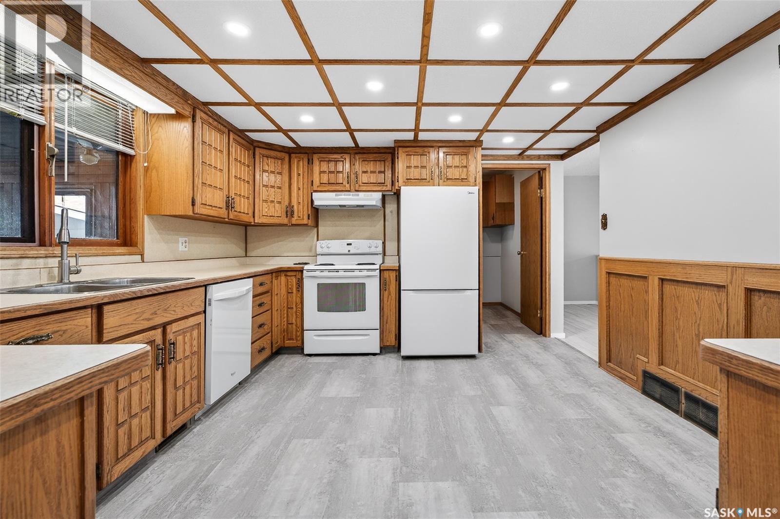 1208 Athabasca Street W, Moose Jaw, Saskatchewan  S6H 6C6 - Photo 9 - SK032233