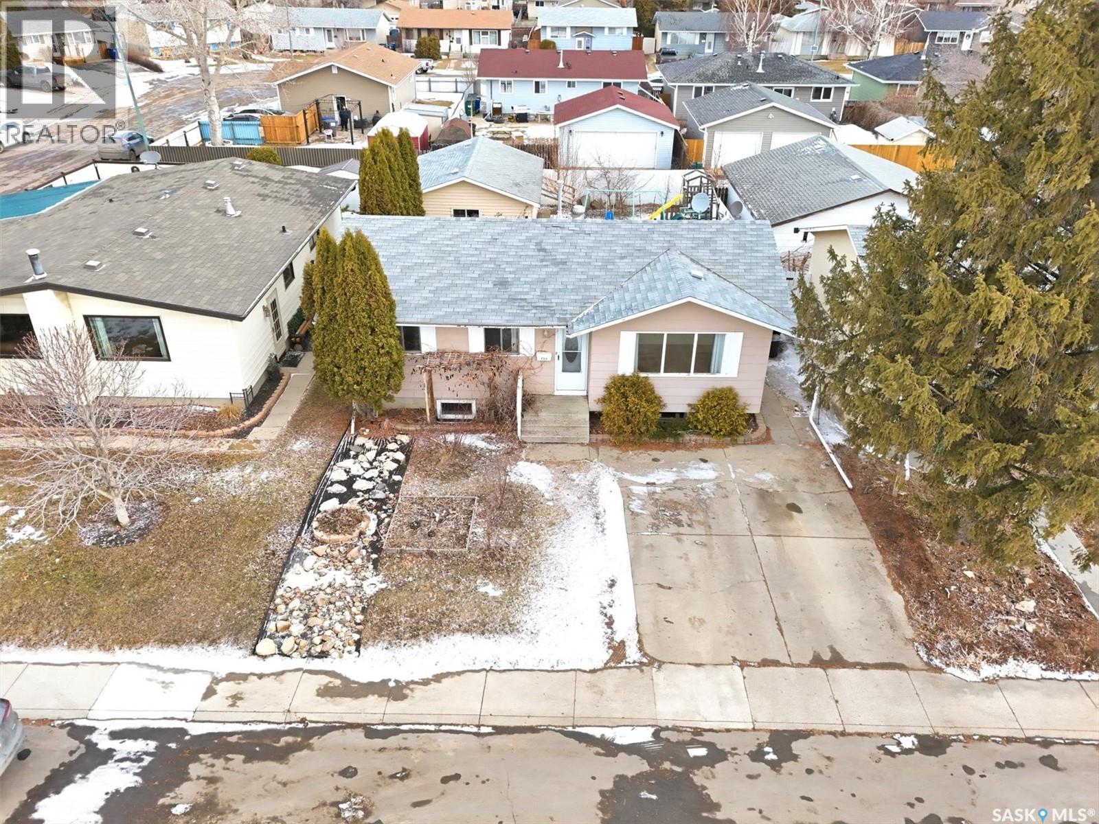 554 Fisher Crescent, Saskatoon, Saskatchewan  S7L 5E5 - Photo 2 - SK032224