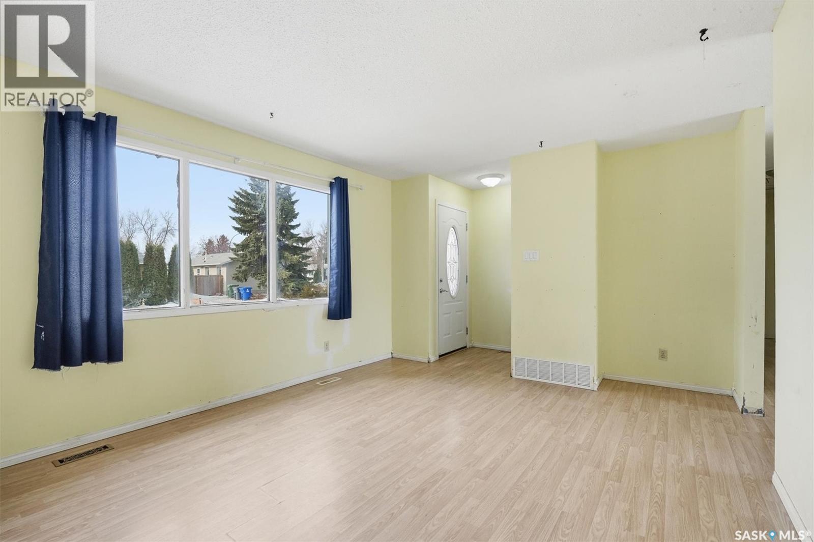 554 Fisher Crescent, Saskatoon, Saskatchewan  S7L 5E5 - Photo 3 - SK032224