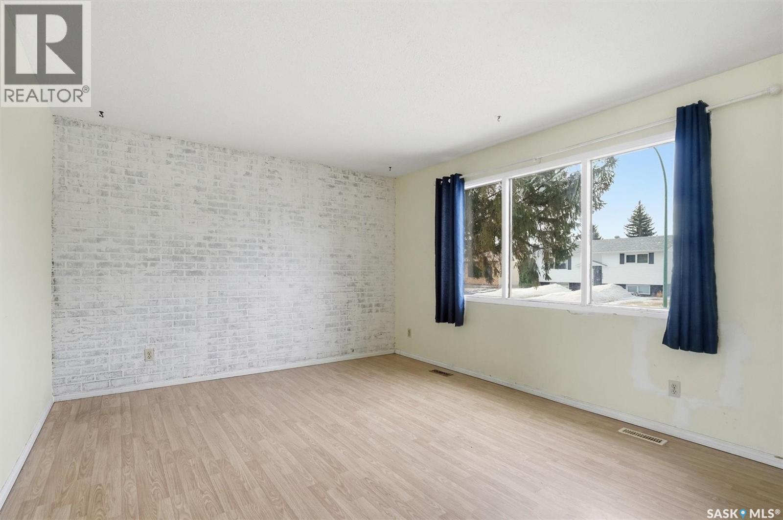 554 Fisher Crescent, Saskatoon, Saskatchewan  S7L 5E5 - Photo 4 - SK032224