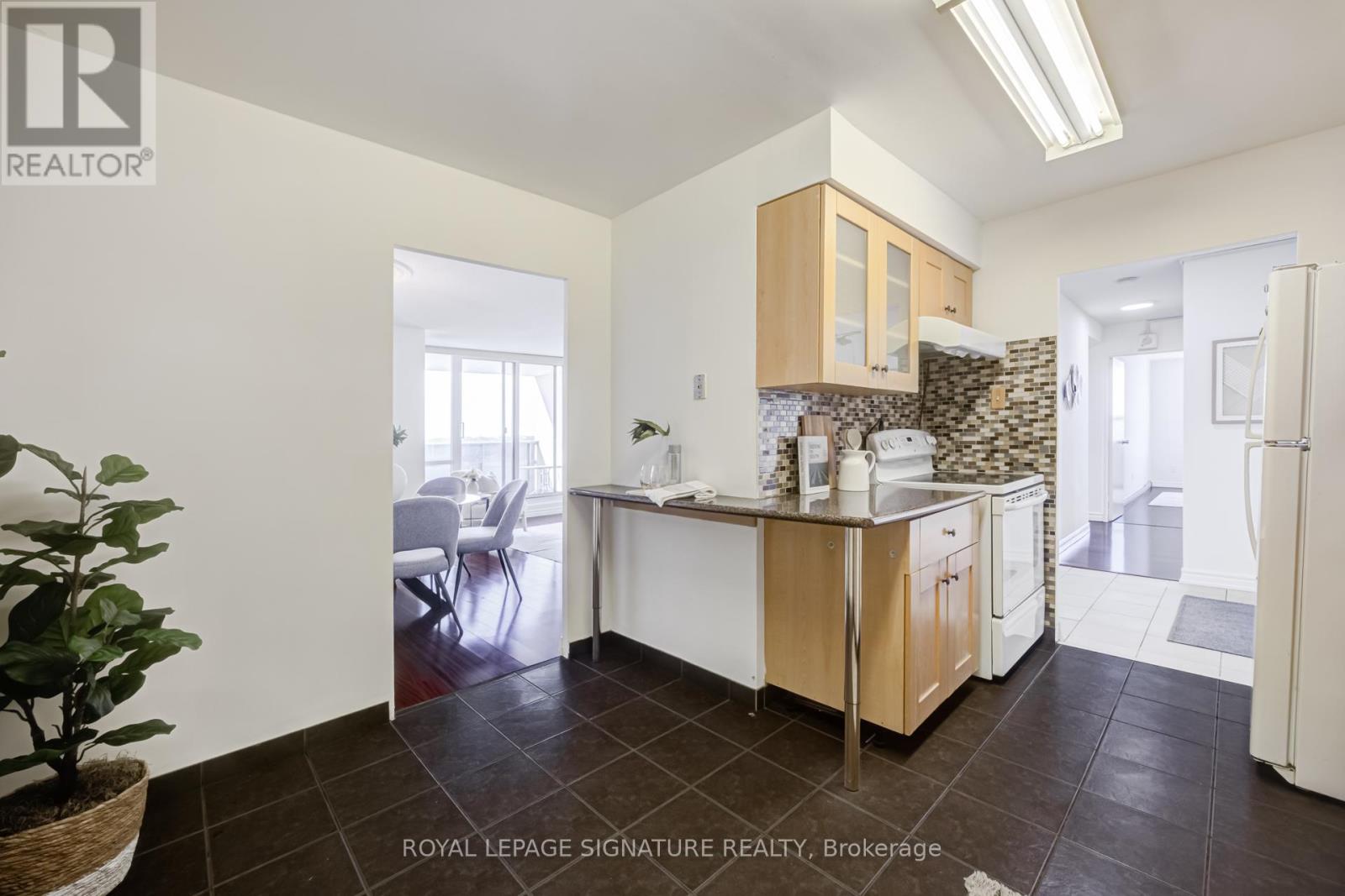 901 - 625 The West Mall, Toronto, Ontario  M9C 4W9 - Photo 10 - W12929068