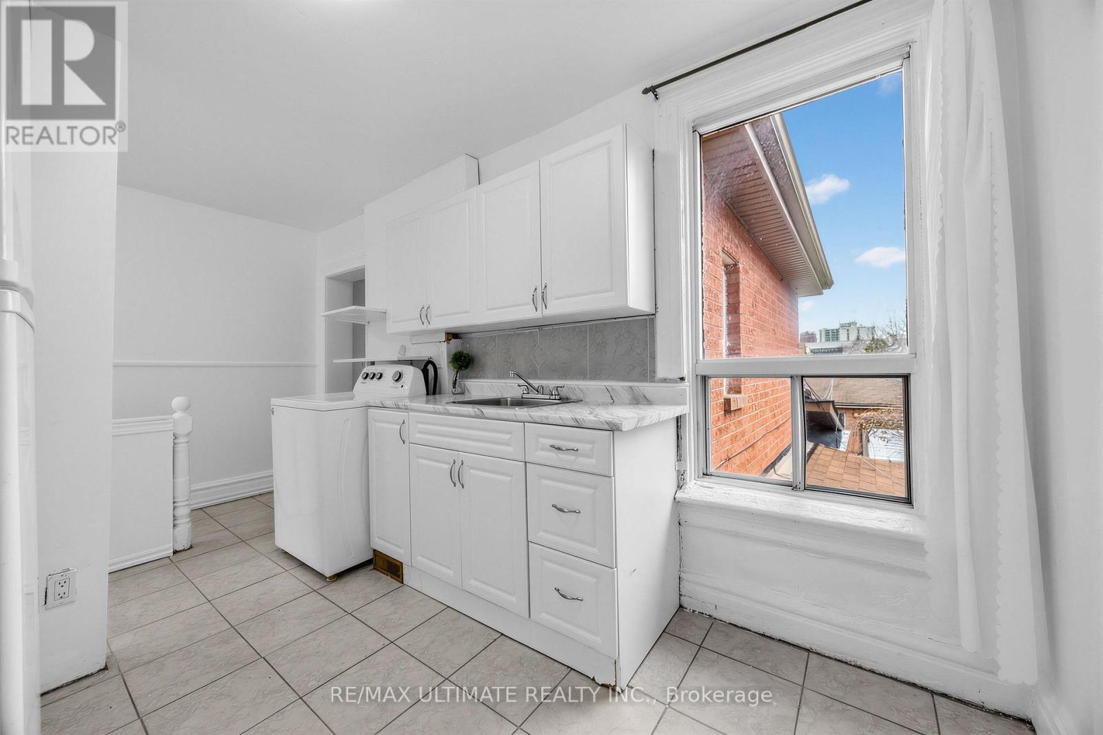 57 Shanly Street, Toronto, Ontario  M6H 1S4 - Photo 13 - W12969504