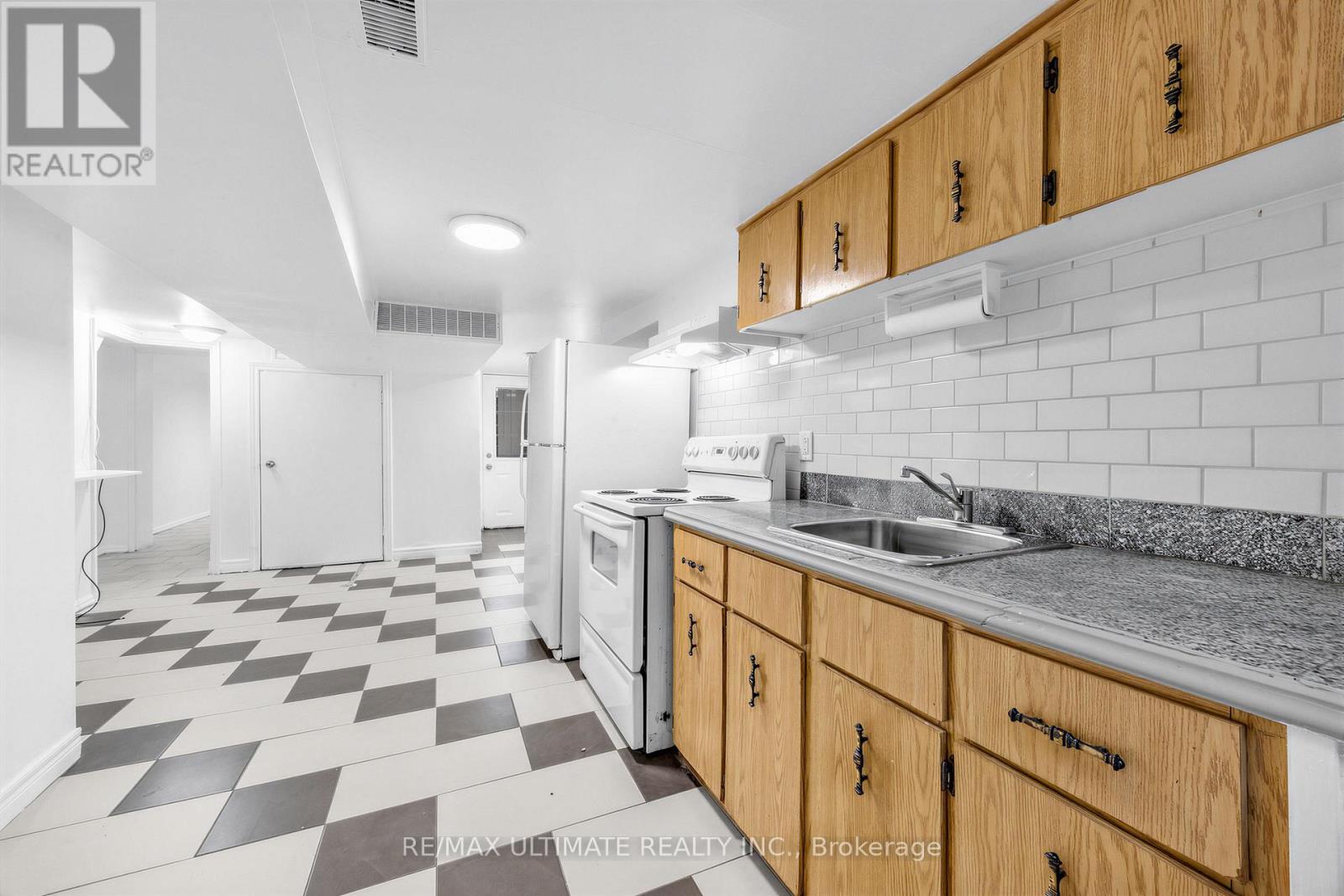 57 Shanly Street, Toronto, Ontario  M6H 1S4 - Photo 21 - W12969504