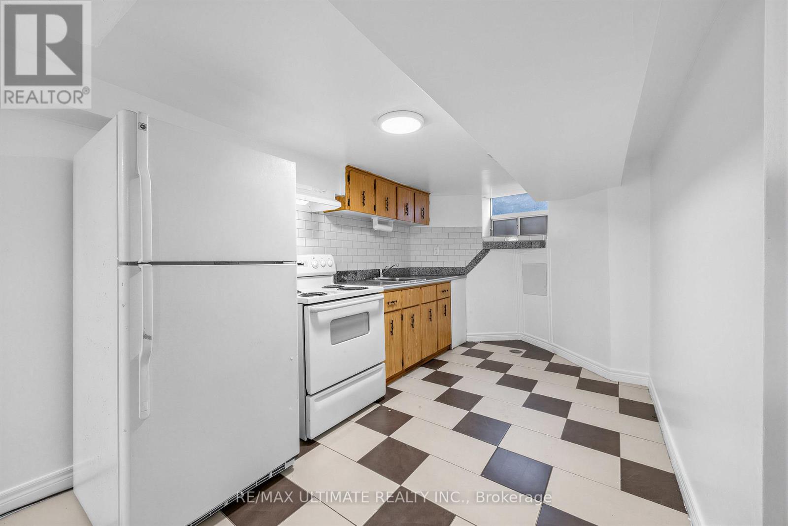 57 Shanly Street, Toronto, Ontario  M6H 1S4 - Photo 23 - W12969504