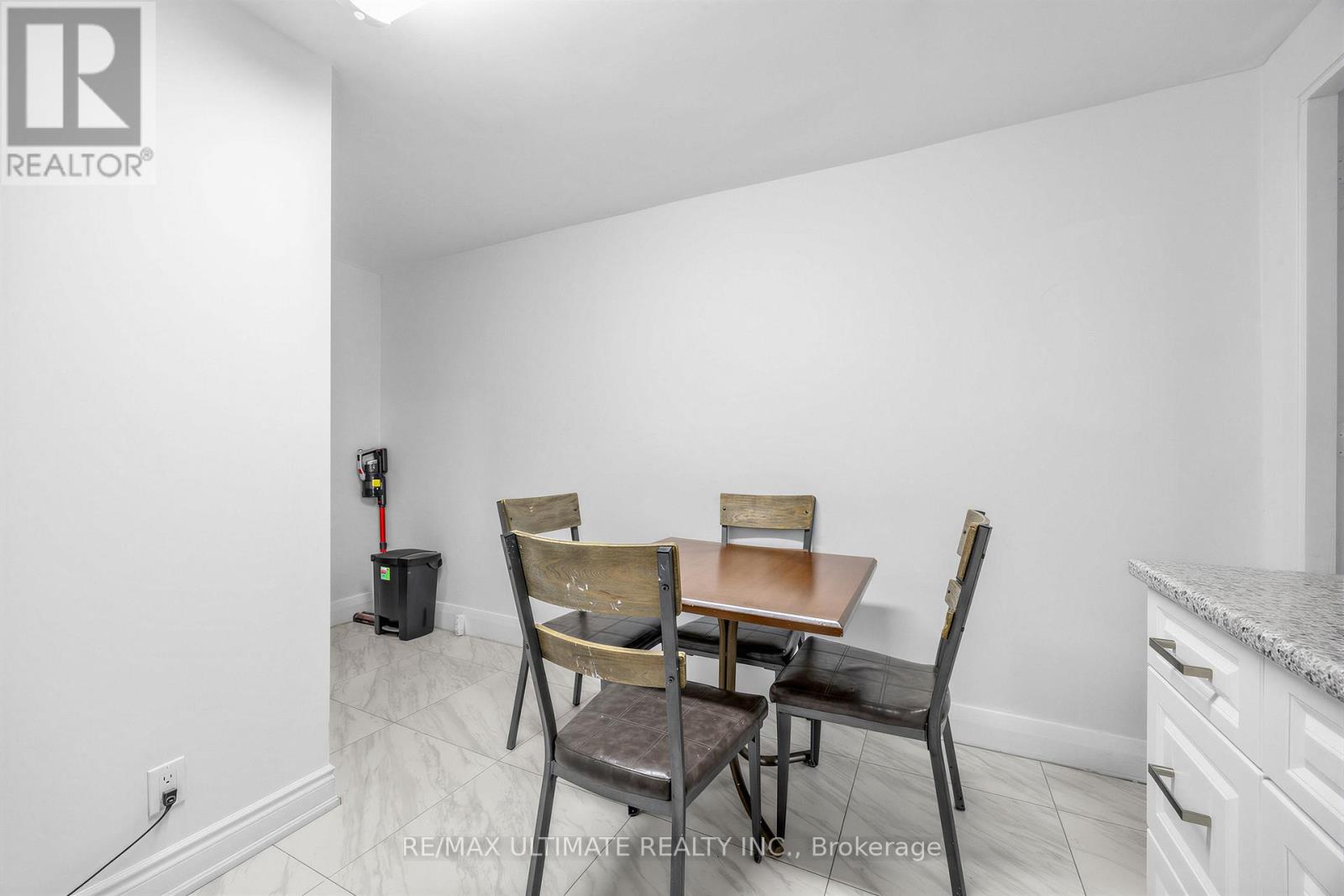 57 Shanly Street, Toronto, Ontario  M6H 1S4 - Photo 6 - W12969504