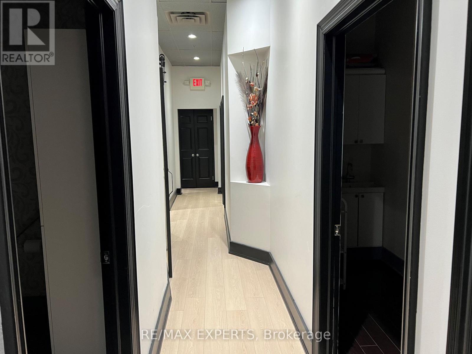 B14 - 2181 Steeles Avenue W, Toronto, Ontario  M3J 3N2 - Photo 10 - W12969528