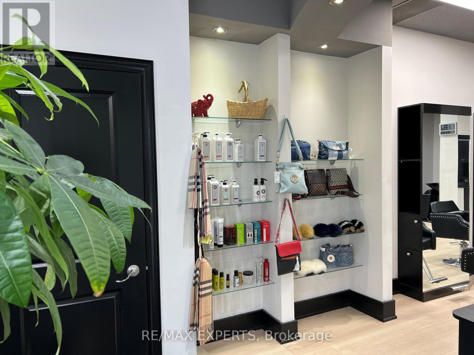 B14 - 2181 Steeles Avenue W, Toronto, Ontario  M3J 3N2 - Photo 5 - W12969528