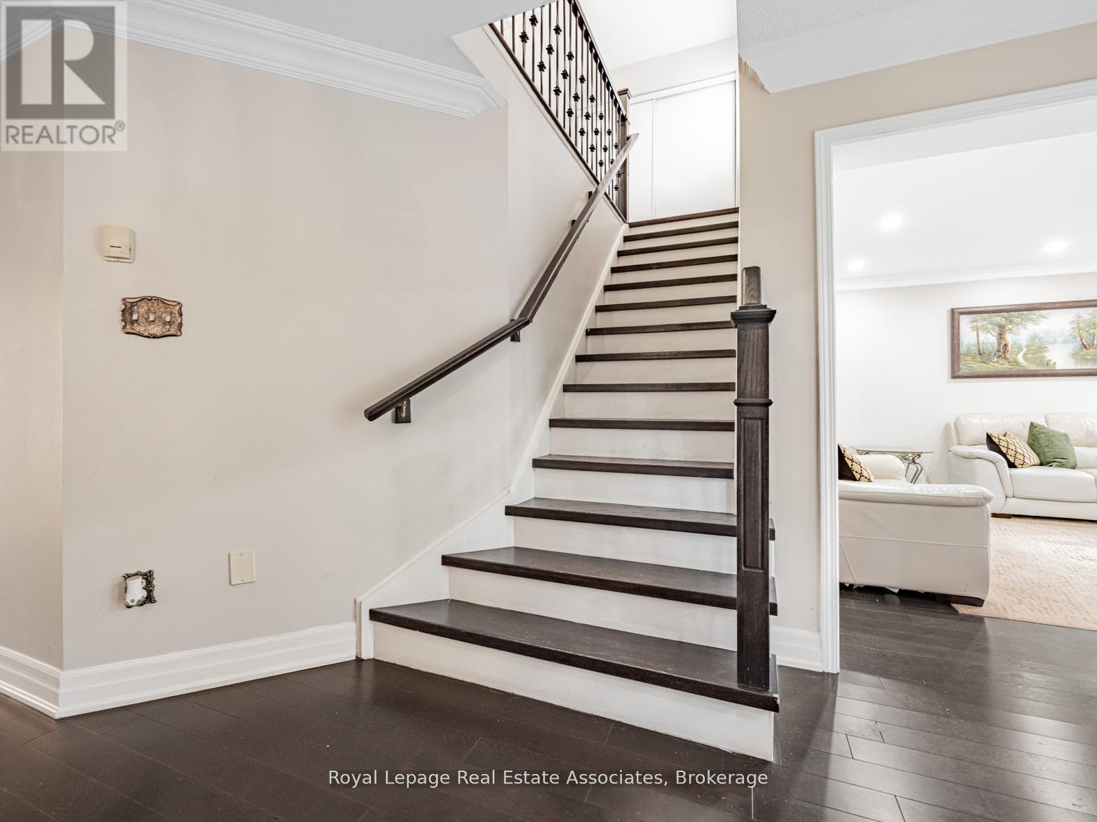 6214 Miriam Way, Mississauga, Ontario  L5N 8J6 - Photo 15 - W12969554