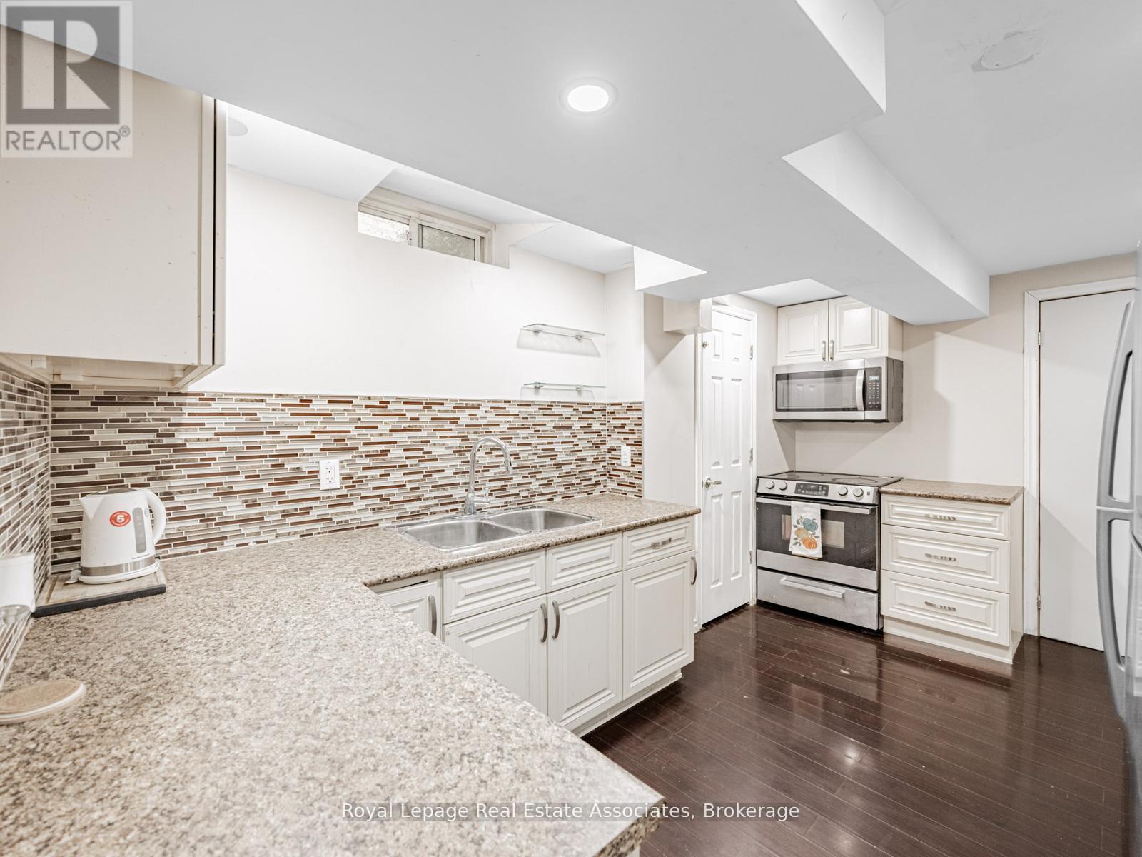 6214 Miriam Way, Mississauga, Ontario  L5N 8J6 - Photo 27 - W12969554