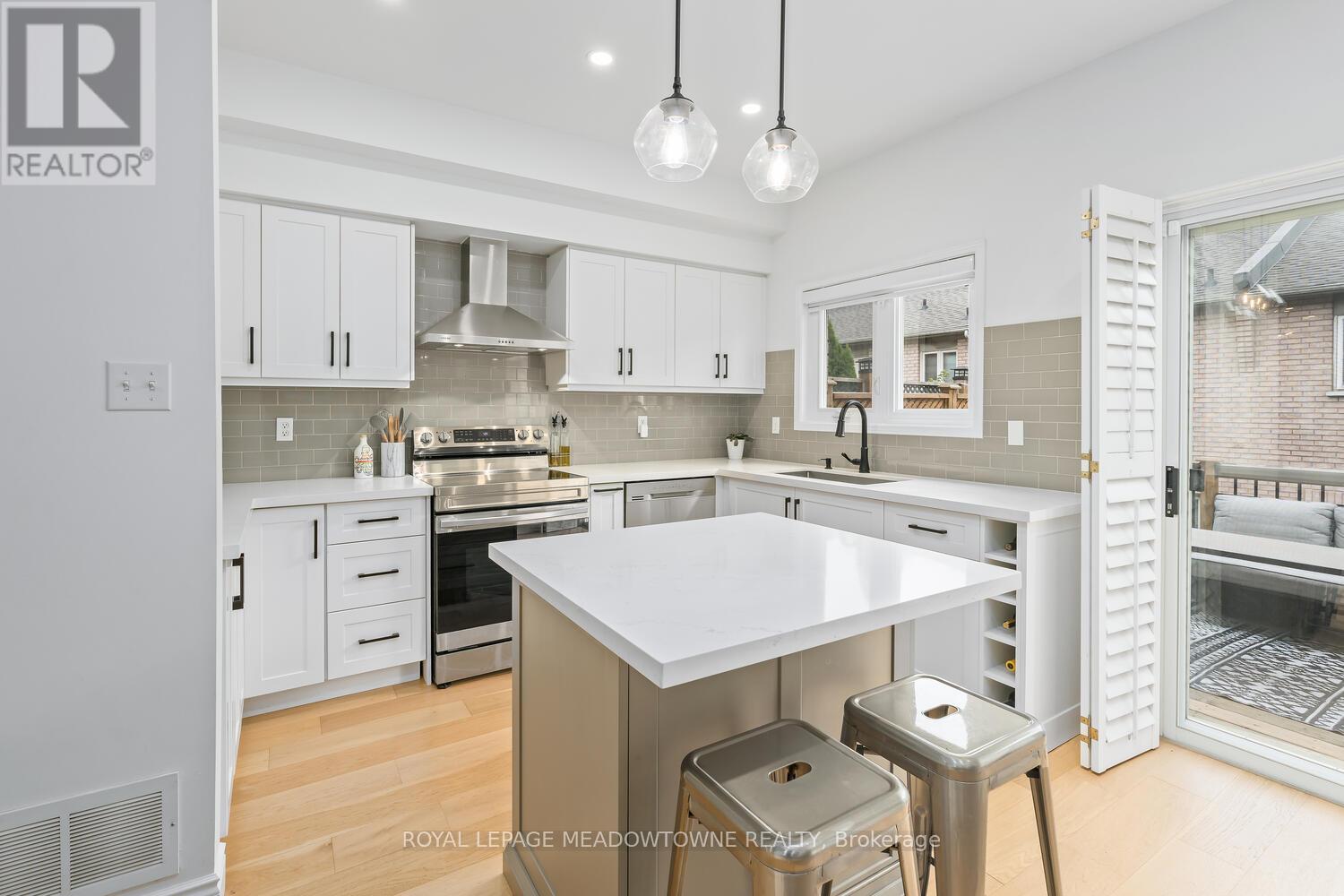 139 Harbourview Crescent, Toronto (Mimico), Ontario  M8V 4A8 - Photo 13 - W12969556