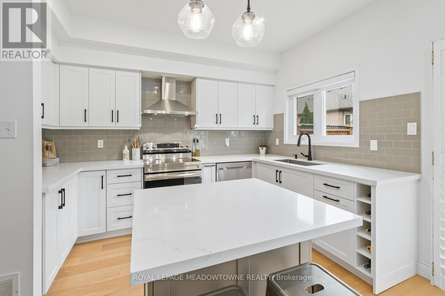 139 Harbourview Crescent, Toronto (Mimico), Ontario  M8V 4A8 - Photo 14 - W12969556