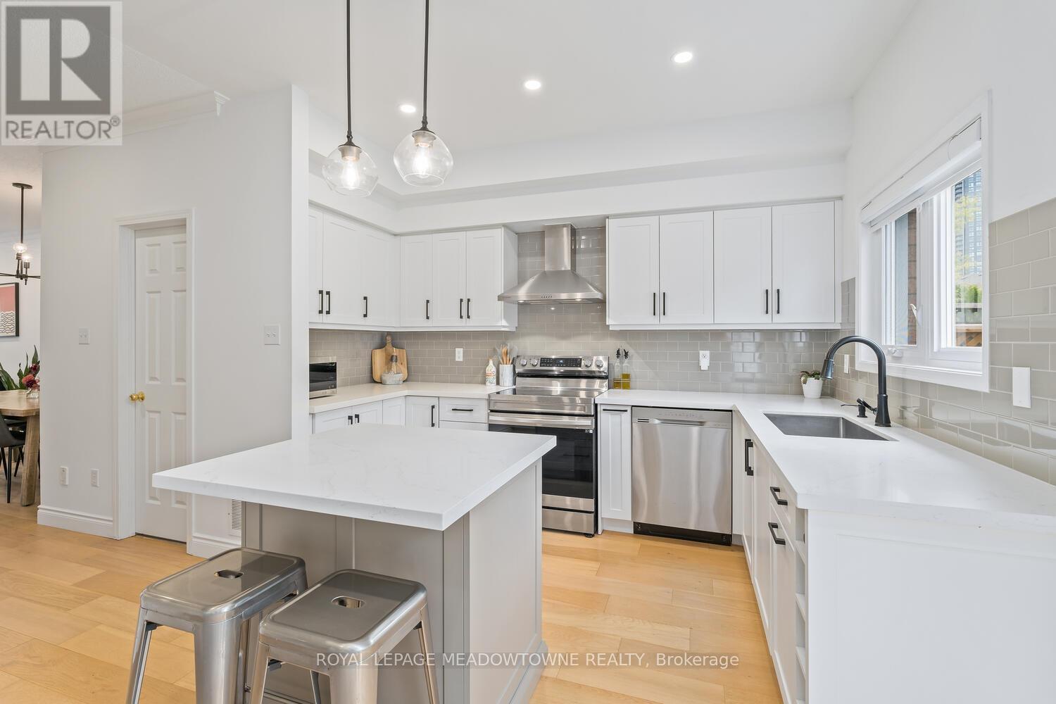 139 Harbourview Crescent, Toronto (Mimico), Ontario  M8V 4A8 - Photo 15 - W12969556