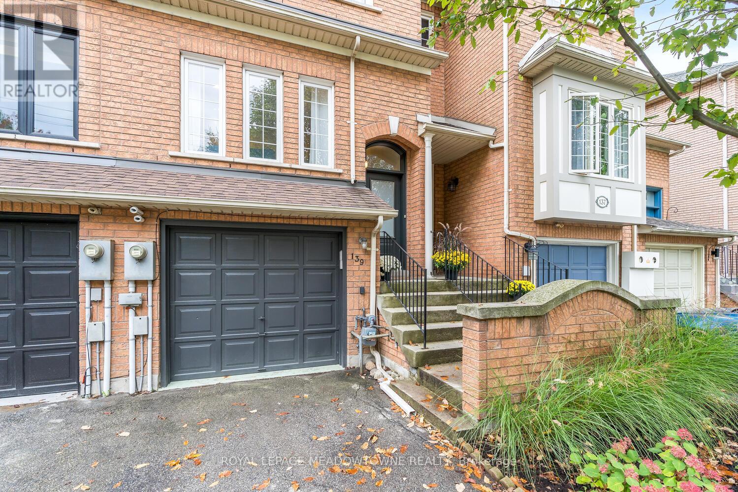139 Harbourview Crescent, Toronto (Mimico), Ontario  M8V 4A8 - Photo 3 - W12969556