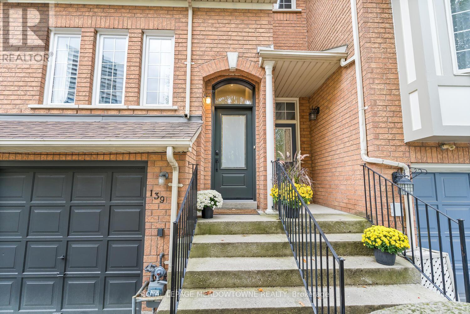 139 Harbourview Crescent, Toronto (Mimico), Ontario  M8V 4A8 - Photo 4 - W12969556