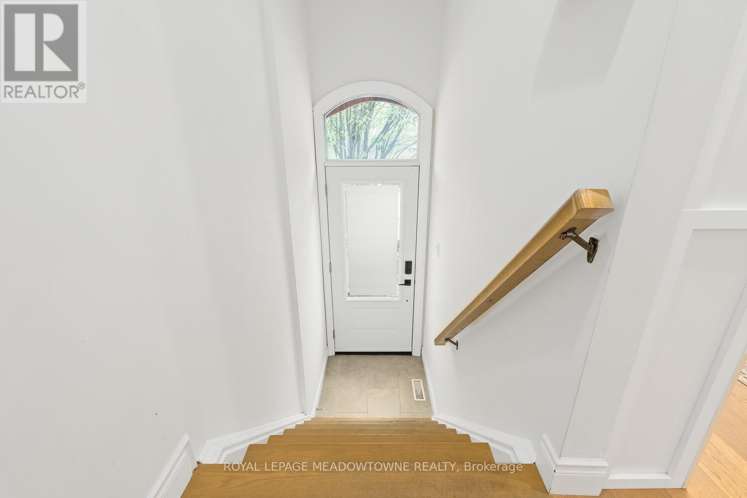139 Harbourview Crescent, Toronto (Mimico), Ontario  M8V 4A8 - Photo 5 - W12969556