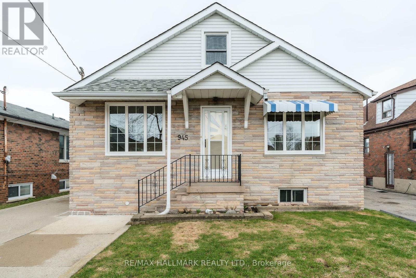 945 Glencairn Avenue, Toronto, Ontario  M6B 2A6 - Photo 1 - W12969560