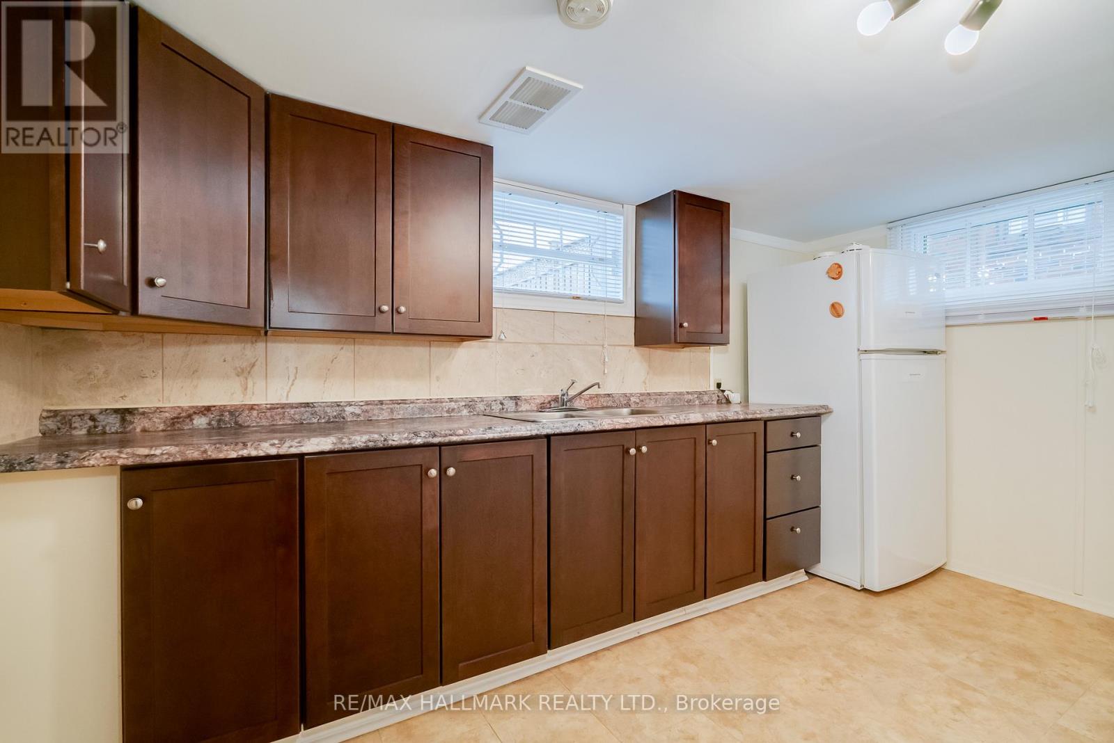 945 Glencairn Avenue, Toronto, Ontario  M6B 2A6 - Photo 22 - W12969560