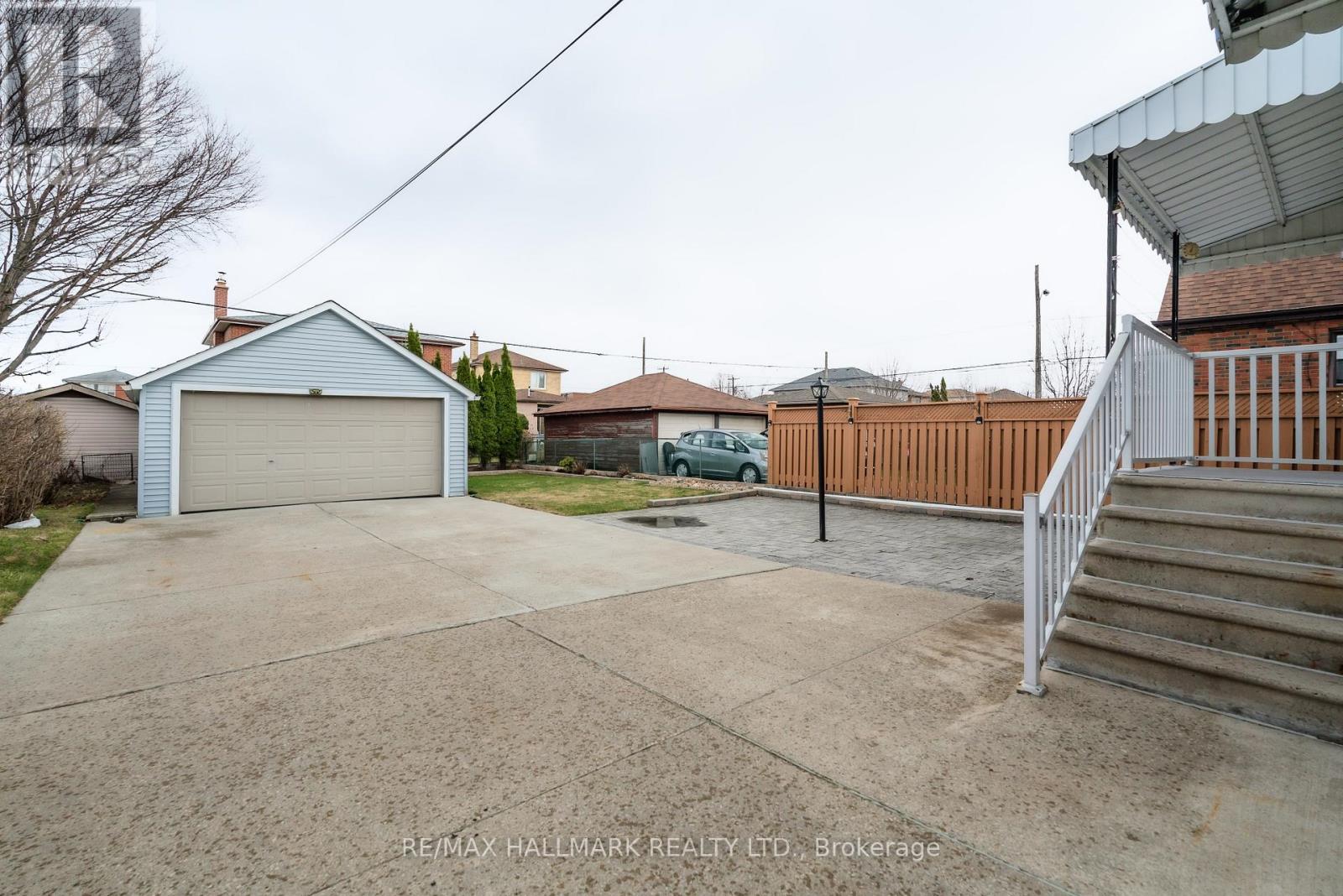 945 Glencairn Avenue, Toronto, Ontario  M6B 2A6 - Photo 25 - W12969560