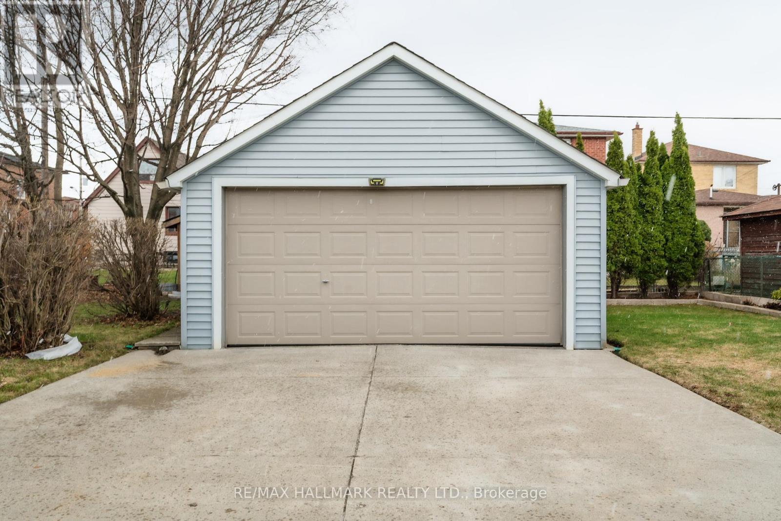 945 Glencairn Avenue, Toronto, Ontario  M6B 2A6 - Photo 26 - W12969560