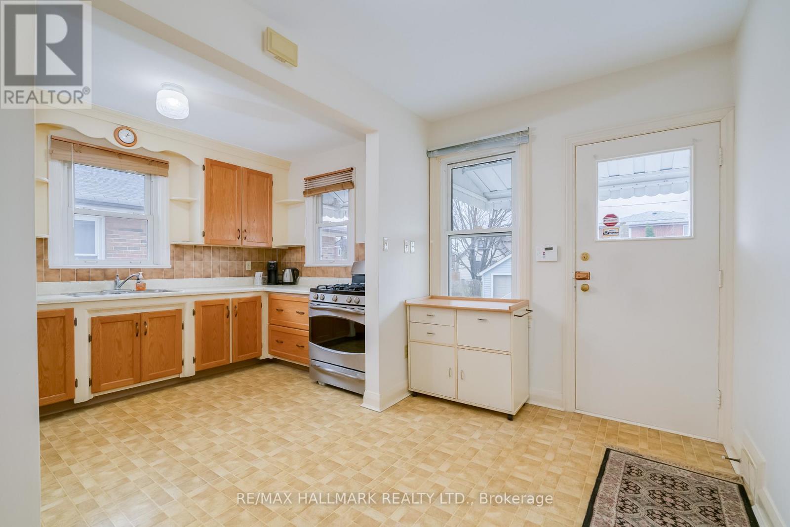 945 Glencairn Avenue, Toronto, Ontario  M6B 2A6 - Photo 6 - W12969560