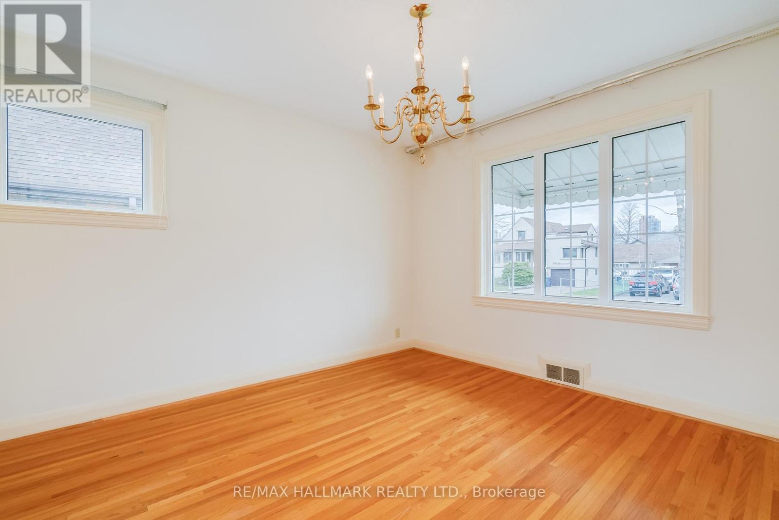 945 Glencairn Avenue, Toronto, Ontario  M6B 2A6 - Photo 9 - W12969560