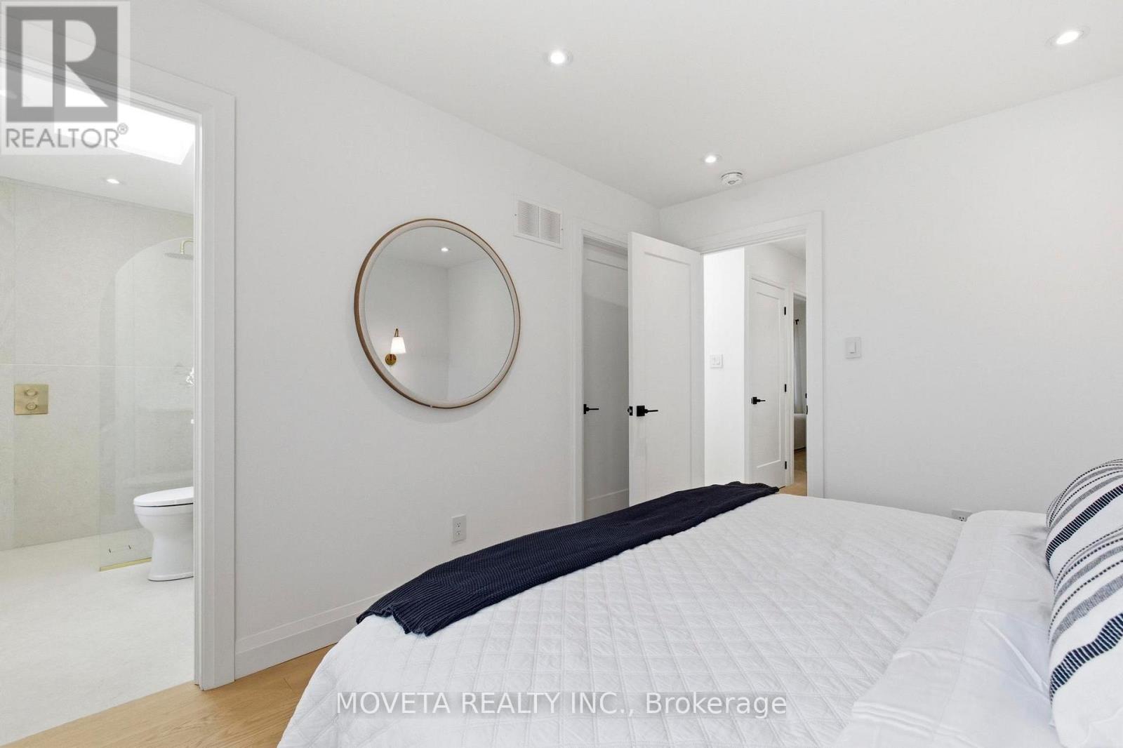 4 Mahoney Avenue, Toronto, Ontario  M6M 2H4 - Photo 22 - W12969586