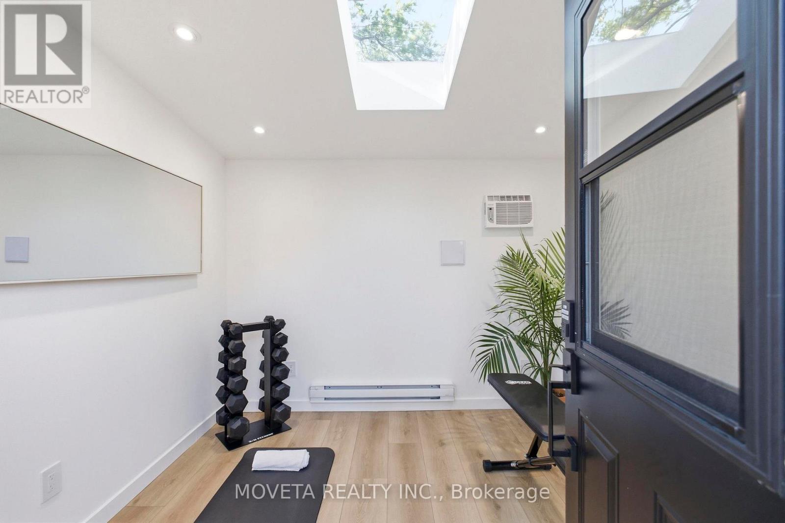 4 Mahoney Avenue, Toronto, Ontario  M6M 2H4 - Photo 32 - W12969586